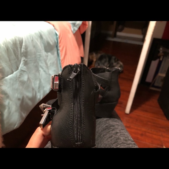 Black straps booties !! With a heels - Picture 5 of 10